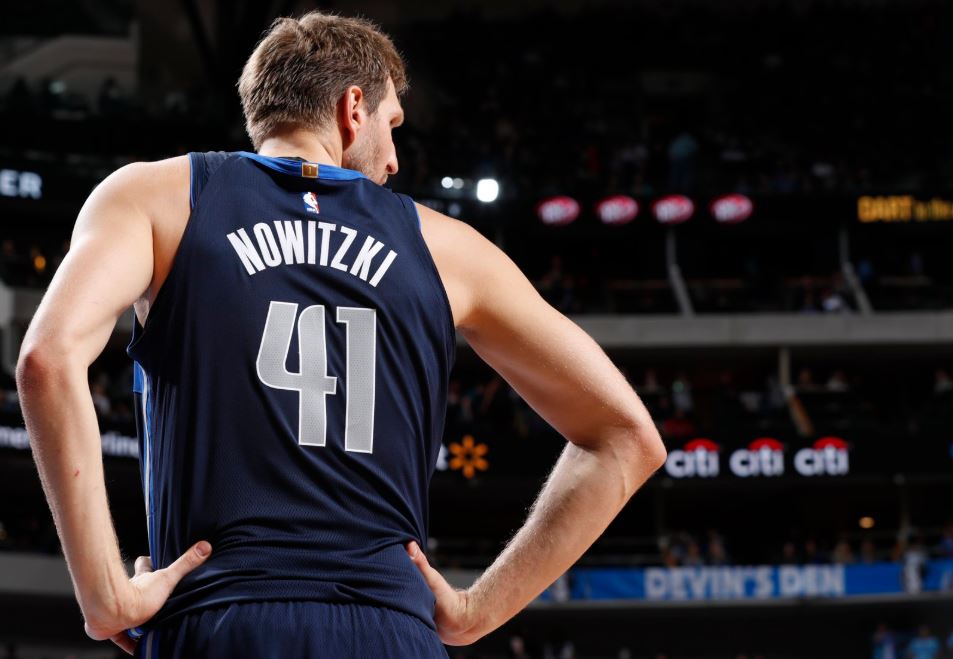 Ήττα των Μάβερικς στην επιστροφή του Νοβίτσκι (vid)