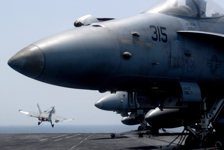 Σύγκρουση αμερικανικών στρατιωτικών αεροσκαφών στις ακτές της Ιαπωνίας – 5 αγνοούμενοι