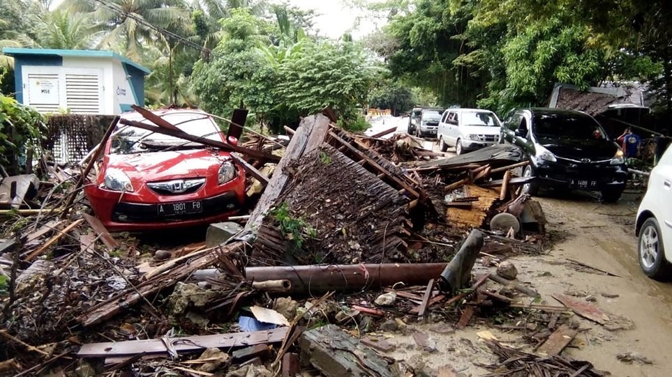 Ινδονησία: 168 νεκροί και εκατοντάδες τραυματίες από τσουνάμι μετά από έκρηξη ηφαιστείου (pics-vid)