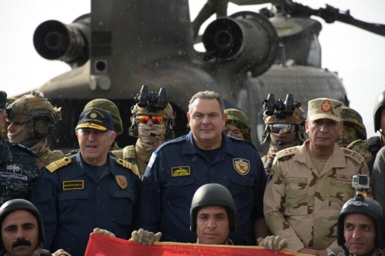 Κωσταράκος: Ο Καμμένος δεν έχει δικαίωμα να φορά στολή