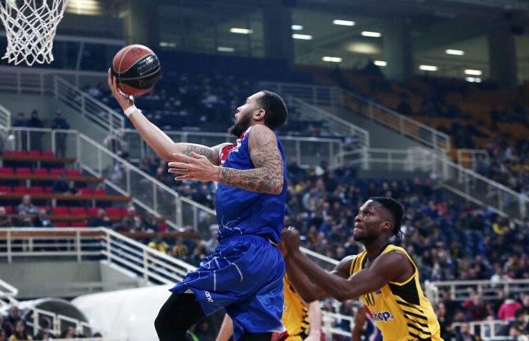 Μπέρι: «Στάζει αίμα και δεν δίνουν φάουλ»!