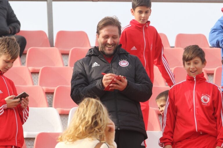 Ολυμπιακός: Ο Μαρτίνς έδωσε χαρά στα παιδιά (pics)