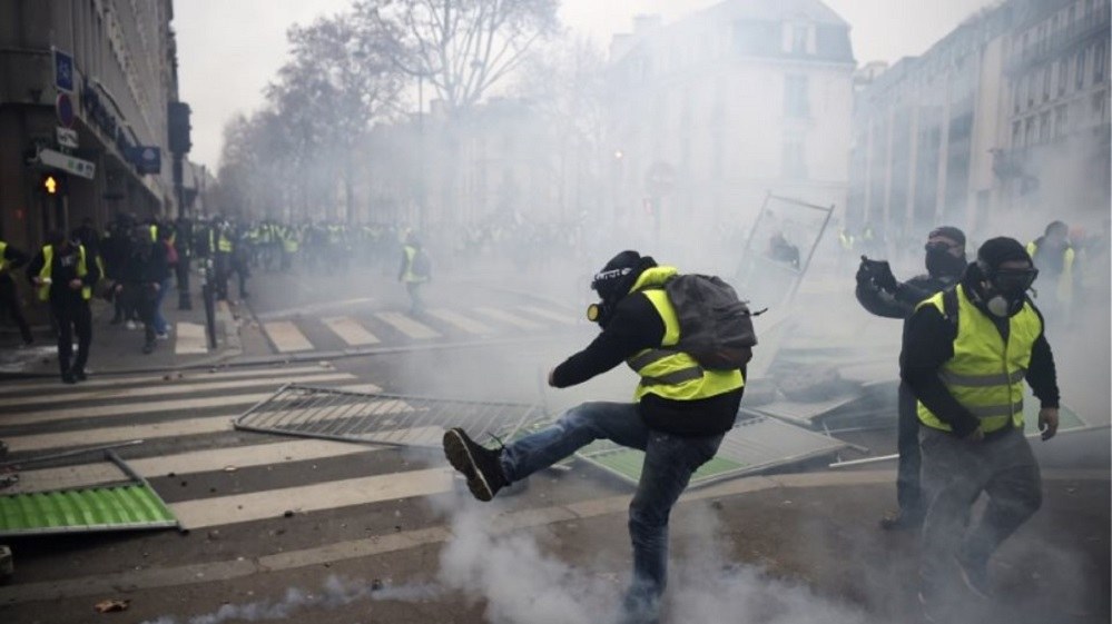 Πεδίο μάχης το Παρίσι: Πάνω από 100 συλλήψεις στη διαδήλωση των «κίτρινων γιλέκων»
