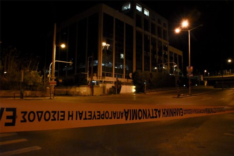 Εξερράγη βόμβα στον ΣΚΑΪ – Βίντεο από τη στιγμή της έκρηξης (vid)