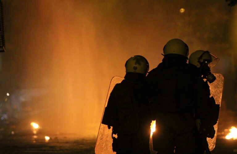 Καισαριανή: Επίθεση στις εγκαταστάσεις των ΜΑΤ