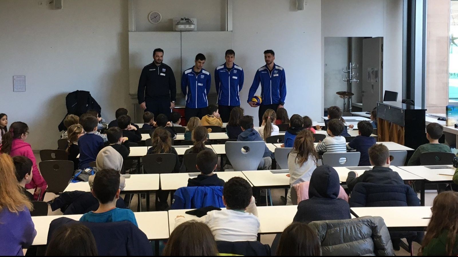 Βόλεϊ: Η Εθνική ανδρών στους Έλληνες του Ευρωπαϊκού σχολείου στο Λουξεμβούργο (pic)