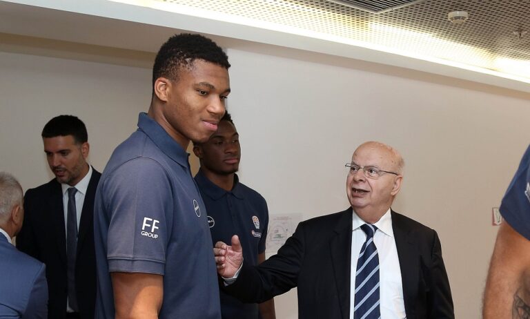 Βασιλακόπουλος: «Ελπίζω να παίξει στο Παγκόσμιο ο Αντετοκούνμπο»