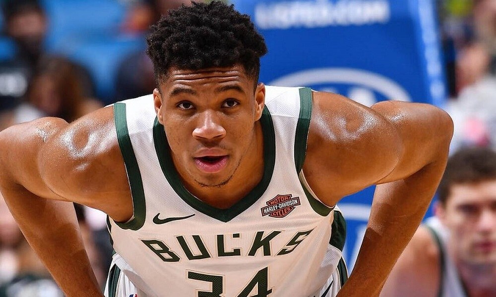 Αντετοκούνμπο: Τραγούδησε τον Εθνικό Ύμνο με τους Έλληνες στις κερκίδες (vid)