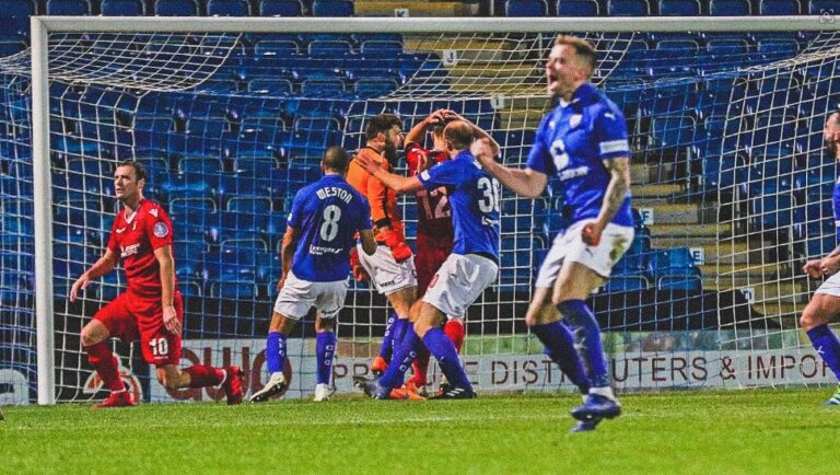 ΕΠΟΣ: Αμυντικός ισοφάρισε στο 90+5’ και έπιασε πέναλτι στο 90+9’! (video)