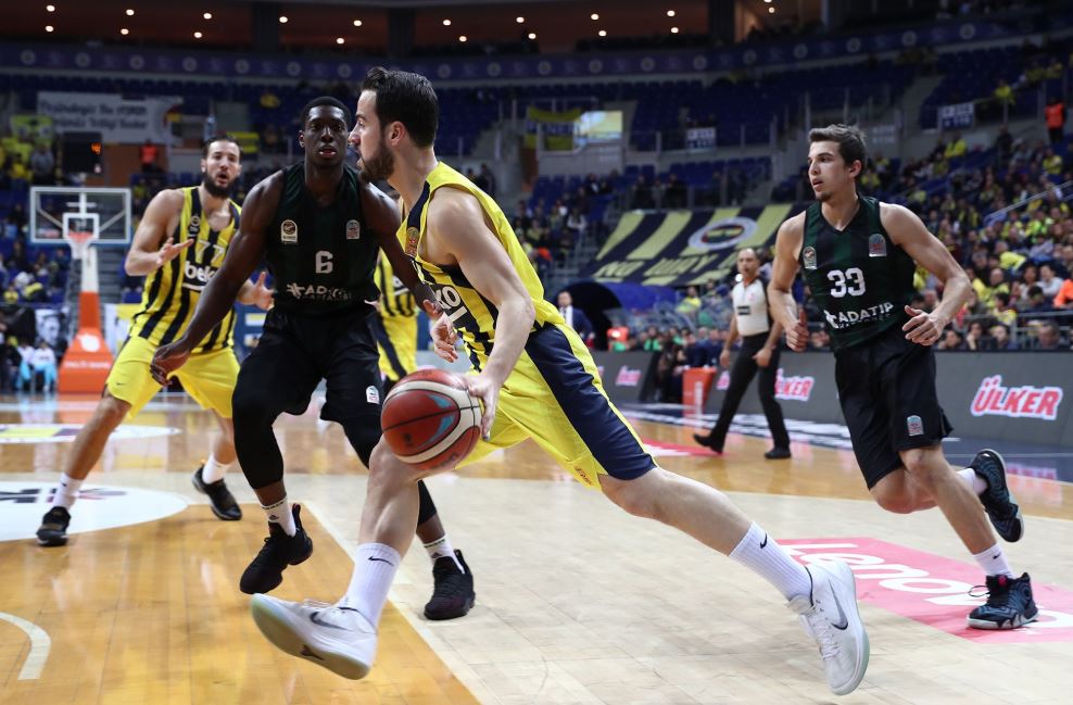 Νίκη παρά τις πολλές απουσίες για την Φενέρ