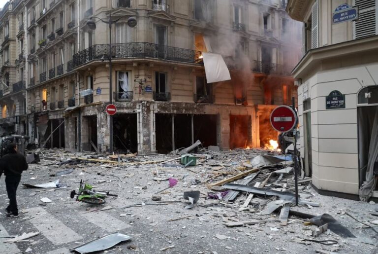 Έκρηξη στο Παρίσι: Σαν εμπόλεμη ζώνη – Νεκροί και τραυματίες (pics-vids)