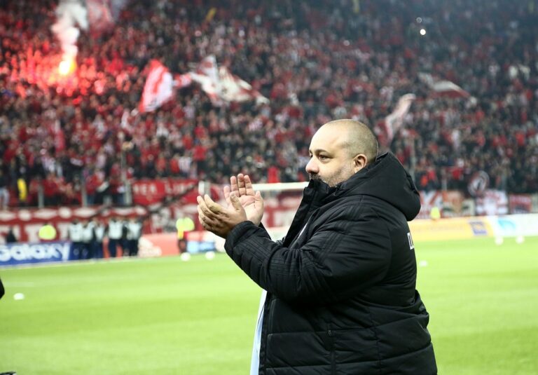 Καραπαπάς: «Με τους Ολυμπιακούς έχετε νταλκά μόνο, ε;»