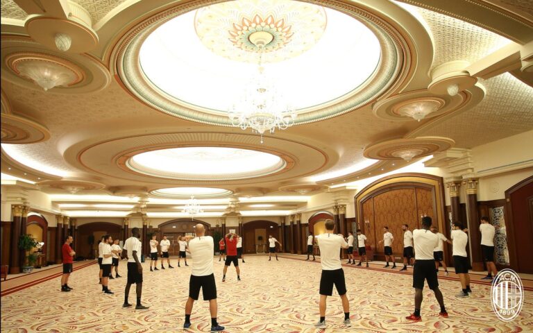 Μίλαν: Προπόνηση σε… Ballroom (pics)