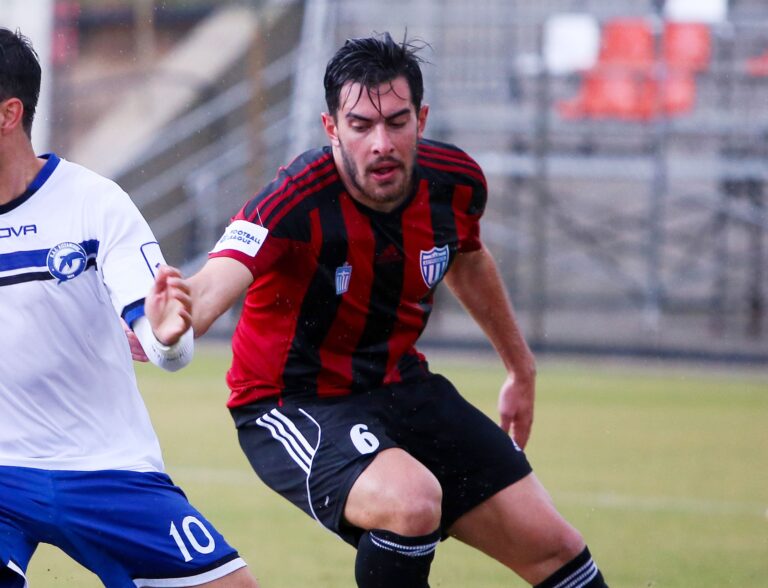 Ηρόδοτος: Αγκαλιά με τον Μουκίδη