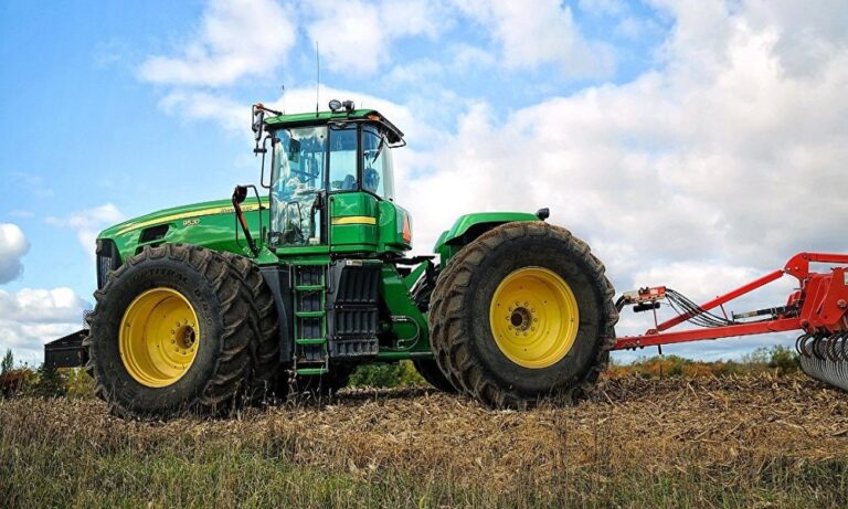 Κλιμακώνουν τις κινητοποιήσεις τους οι αγρότες