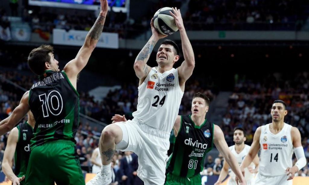 Ρεάλ: Απίθανο τρίποντο του Ντεκ εν κινήσει (vid)