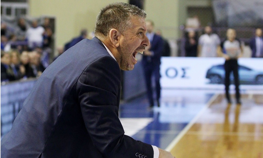 Παπαθεοδώρου: Λύγισε στη συνέντευξη Τύπου!