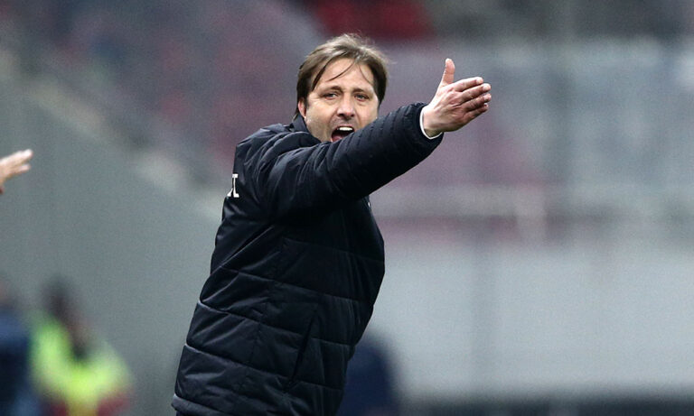 Ολυμπιακός: Δεν υπάρχει θέμα Μαρτίνς, συνεχίζει μέχρι το καλοκαίρι