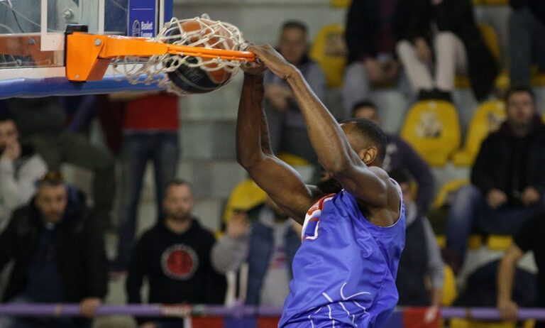 Αδικαιολογήτως απών ο Τέιλορ