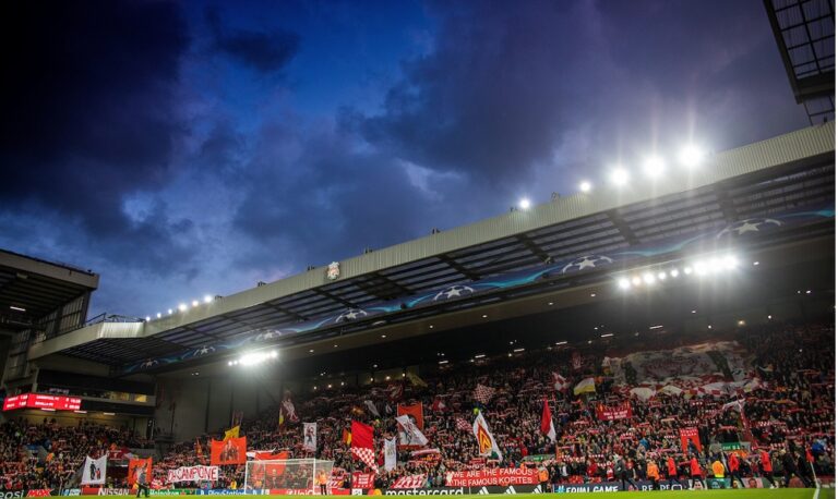 Λίβερπουλ: Γιορτούλα σε παιδί που πάσχει από αυτισμό (pics)