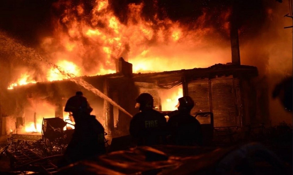 Τραγωδία στο Μπαγκλαντές: Πάνω από 70 νεκροί σε φωτιά που κατέκαψε πέντε κτίρια (vid)