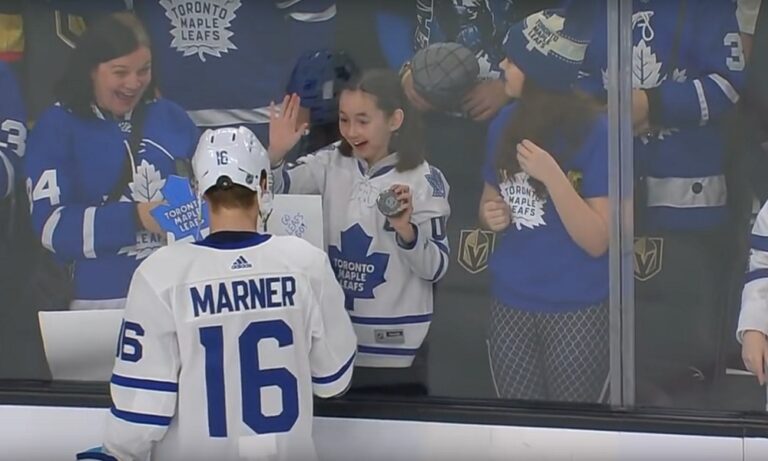 Παίκτης χόκεϊ έγινε ο… Βαλεντίνος ενός κοριτσιού (vid)