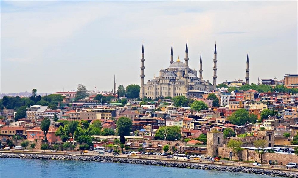Κωνσταντινούπολη: Κατέρρευσε κτίριο – Φόβοι για πολλούς νεκρούς