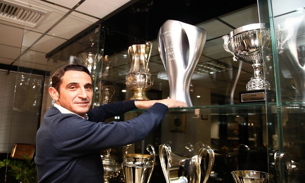 Μελισσανίδης: Υποδέχθηκε τον Χιμένεθ, αγκάλιασε τον Σιμόες