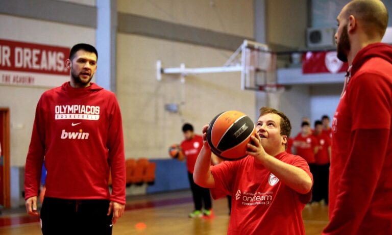 Ολυμπιακός: Παπανικολάου και Μπόγρης στην ONE TEAM (vid)