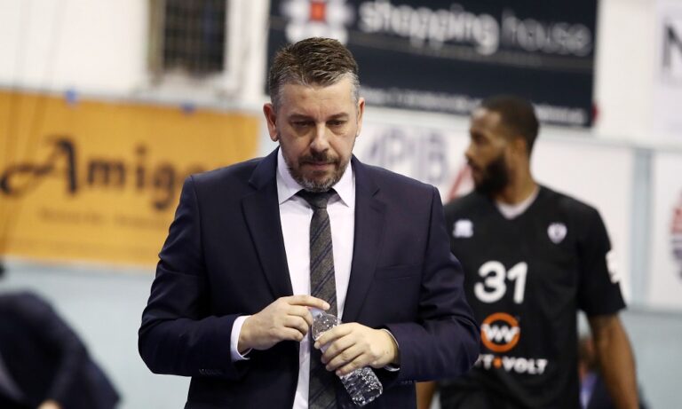 ΠΑΟΚ – ΑΕΚ: Ο Παπαθεοδώρου της έχει πάρει τον «αέρα»