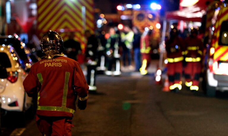 Πυρκαγιά σε πολυώροφη πολυκατοικία στο Παρίσι