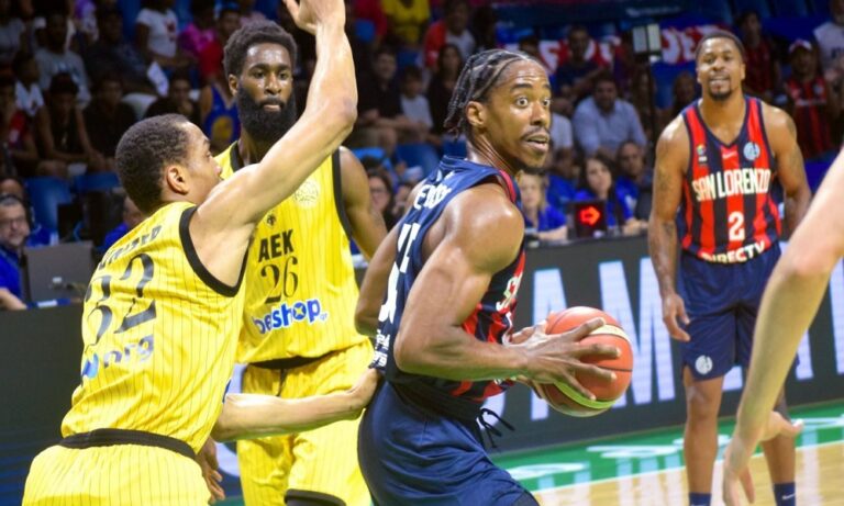 Η «Παγκόσμια» ΑΕΚ αγγίζει την κορυφή του κόσμου