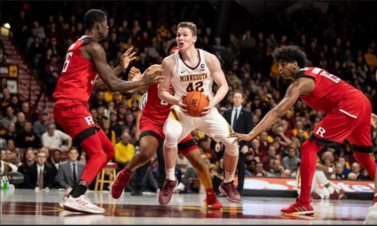 NCAA: Ο Πιτίνο απέκλεισε το Λούιβιλ! (videos)