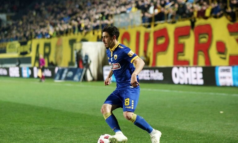 ΑΕΚ: Πρόβληματα με Σιμόες και Μπακάκη