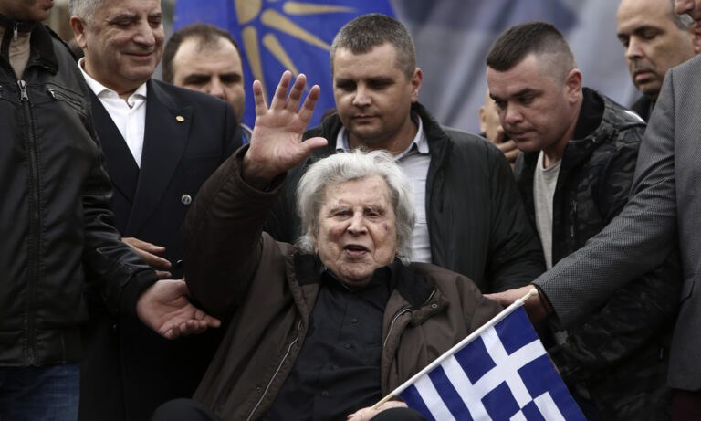 Μίκης Θεοδωράκης: Βηματοδότης για το πρόβλημα καρδιάς (vid)