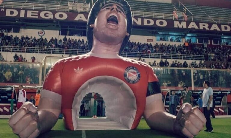 Ο Μαραντόνα σύμβολο και σε φυσούνα (vid)