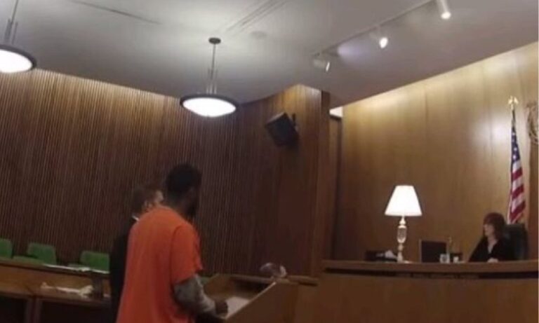 Καταδικάστηκε από το δικαστήριο και έδειρε τον… δικηγόρο του! (vid)