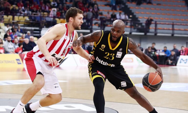 Γκρίφιν: «Το μυαλό μας μόνο στον Χολαργό»