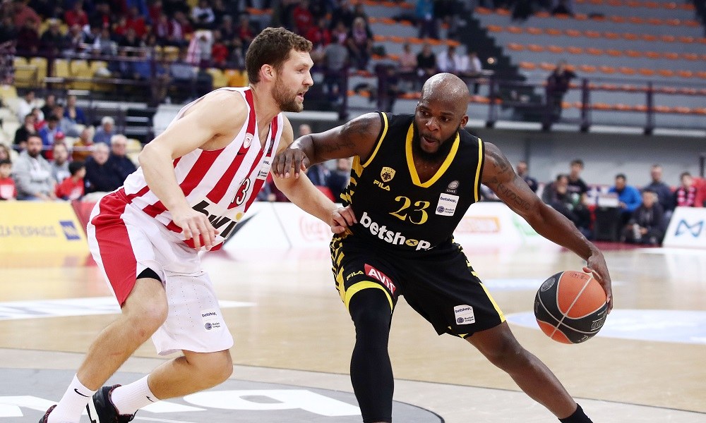 Γκρίφιν: «Το μυαλό μας μόνο στον Χολαργό»