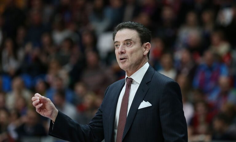 Πιτίνο: Τα συγχαρητήρια στο κολέγιο του γιου του