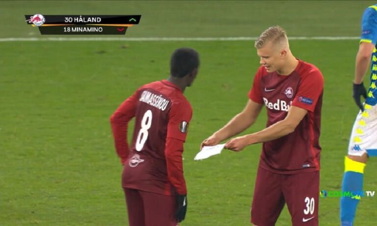 Σάλτσμπουργκ – Νάπολι: Έκρυψε το «σκονάκι» από τον πάγκο στο σορτσάκι! (vid)