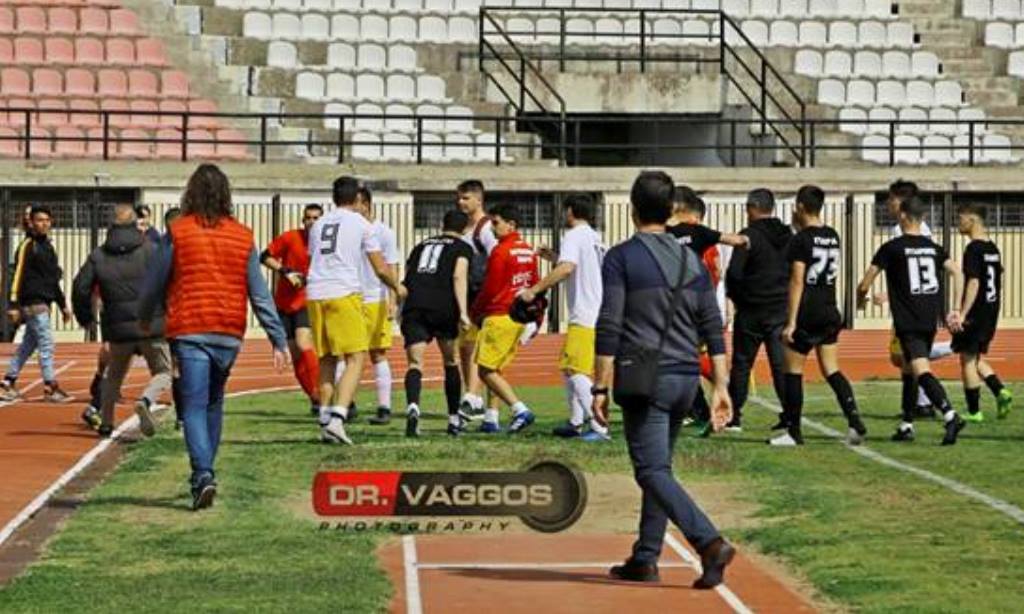 Σοκ: Πολύ ξύλο σε ποδοσφαιρικό ματς λυκείων στο νομό Ηλείας