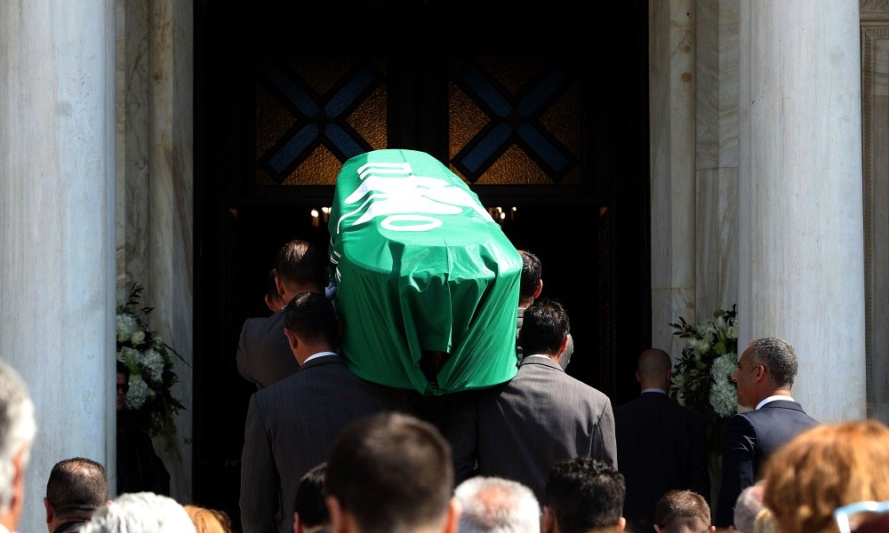 Κηδεία Θανάση Γιαννακόπουλου: Συγκλονιστικές στιγμές στο «αντίο» (pics)