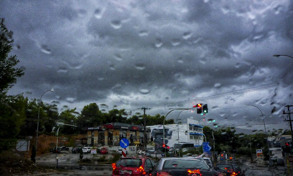 Καιρός: Ισχυρές βροχές και καταιγίδες