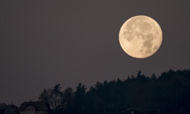 Εαρινή ισημερία με υπερπανσέληνο: Το σπάνιο φαινόμενο