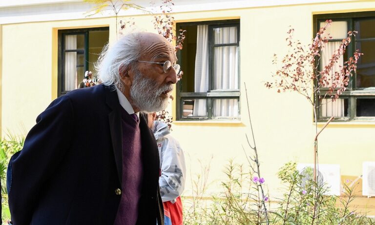 Λυκουρέζος: Ελεύθερος όπως και ο Παναγόπουλος