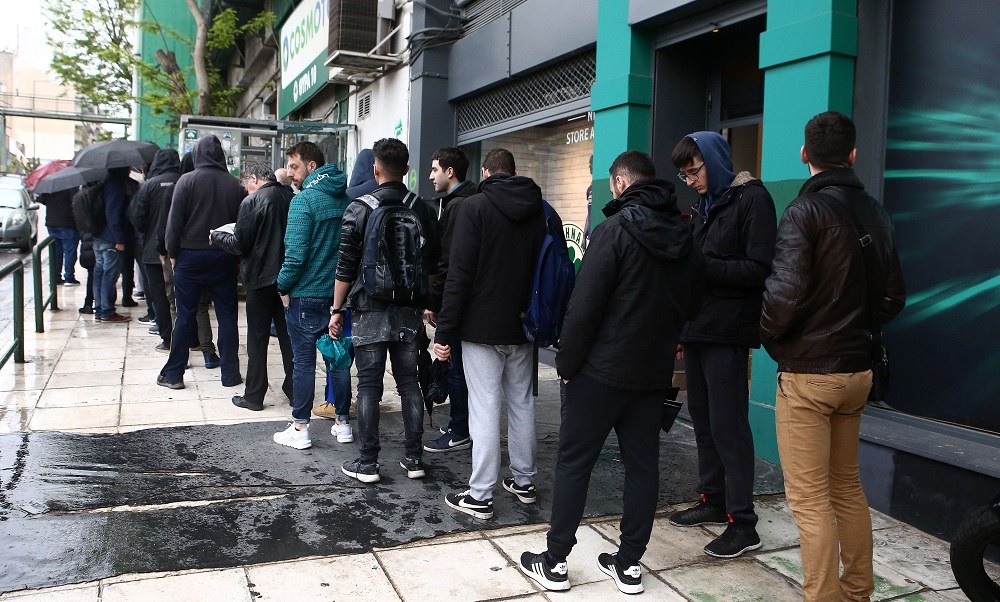 Έτσι έγινε το sold out, ουρές στη Λεωφόρο! (pics)