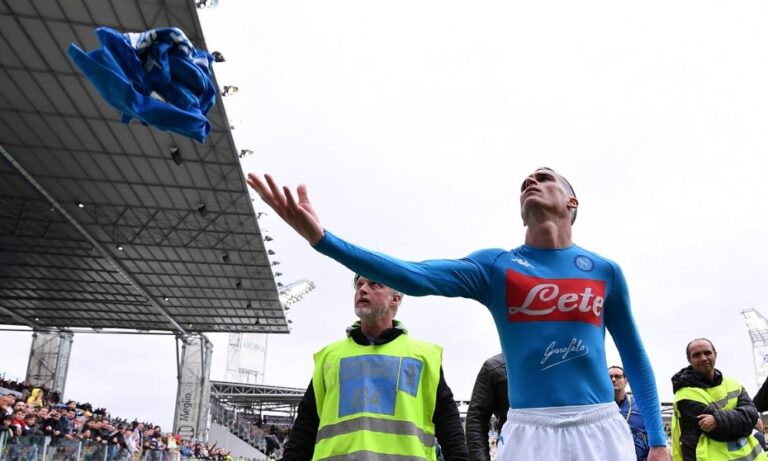 Νάπολι: Οι οπαδοί επέστρεψαν στον Καγιεχόν τη φανέλα του!