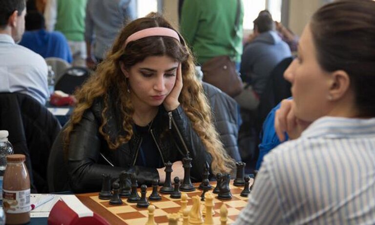 Σκάκι: Ιρανή έγινε Αμερικανίδα λόγω… χιτζάμπ