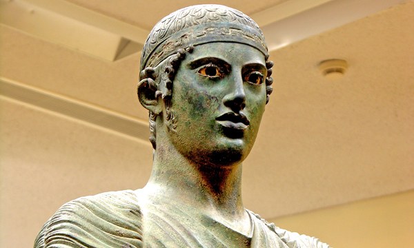 Σαν σήμερα 16/4 ανακαλύφθηκε το άγαλμα του Ηνίοχου